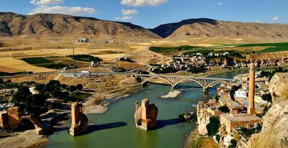 <p>BATMAN</p>

<p>Sason balı, cevizi, pestil ve cevizli sucuk yanı sıra&nbsp;iğne oyası, dantel ve y&uuml;n &ccedil;oraplar...</p>
