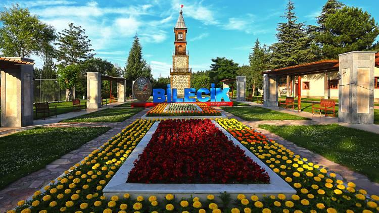 <p>BİLECİK</p>

<p>Osmaneli il&ccedil;esinin meşhur ayva lokumu,&nbsp;Pazaryeri'nin meşhur helvası,&nbsp;el dokuması Bilecik bezi...</p>
