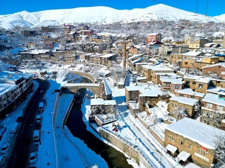 <p>BİTLİS</p>

<p>Adilcevaz cevizi,&nbsp;Ahlat taşı objeleri ve &ccedil;&ouml;mlekler...</p>
