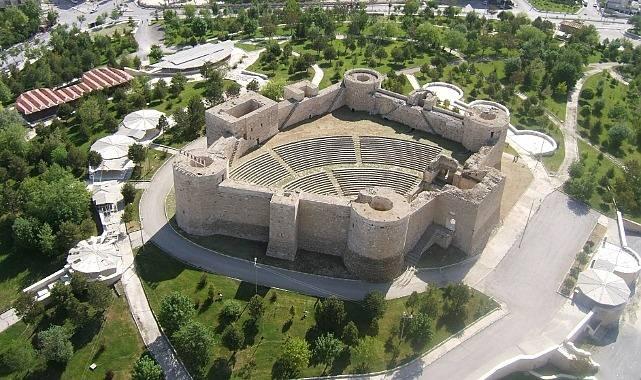 <p>KARAMAN</p>

<p>Divle Obruk Peyniri, Ermenek Helvası, y&ouml;resel Hacı Lokuru...</p>
