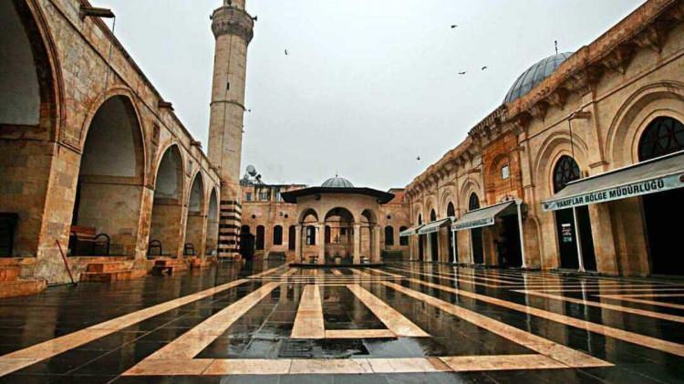 <p>KİLİS</p>

<p>Tescilli Kilis zeytinyağı, zeytin, Kilis Karası &uuml;z&uuml;m, g&uuml;n pekmezi ve &ccedil;eşitli kurutmalıklar...</p>
