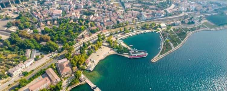 <p>KOCAELİ</p>

<p>İzmit pişmaniyesi ve saray helvası, d&uuml;nyaca &uuml;nl&uuml; Hereke ipek halısı...</p>
