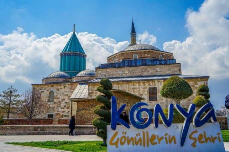 <p>KONYA</p>

<p>Mevlana şekeri, k&uuml;fl&uuml; tulum peyniri, geleneksel Mevlana bibloları...</p>
