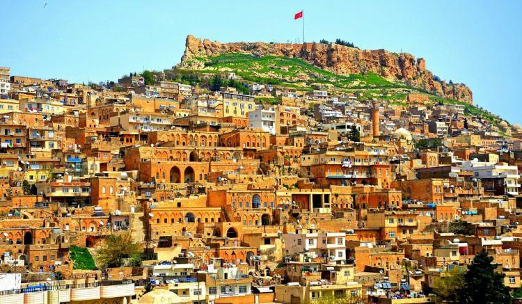 <p>MARDİN</p>

<p>Bıttım sabunu, mavi badem şekeri, bakır cezve/tepsiler ve Dibek kahvesi...</p>
