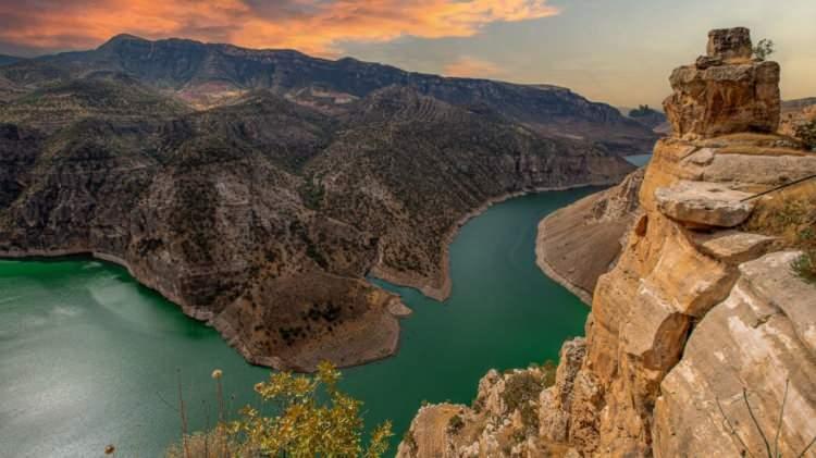 <p>SİİRT</p>

<p>Tescilli Pervari balı, meşhur Siirt fıstığı ve Zivzik narı...</p>
