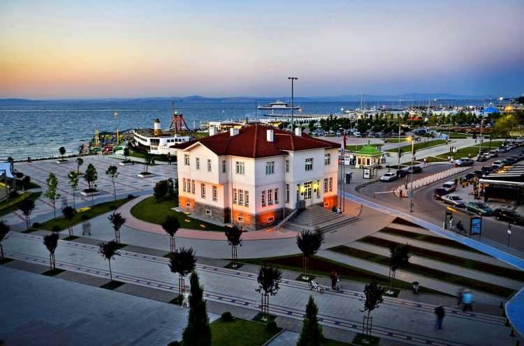 <p>YALOVA</p>

<p>Patentli Yalova s&uuml;tl&uuml;s&uuml; tatlısı,&nbsp;Sabun &Ccedil;i&ccedil;ekleri...</p>
