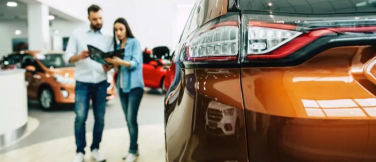 <p><strong>AVANTAJLI FİYATLAR İ&Ccedil;İN İPU&Ccedil;LARI</strong></p>

<p>&nbsp;</p>

<p>Sıfır km otomobil modellerinde avantajlı fiyatları yakalamanın ilk yolu bayilerden ge&ccedil;iyor. Tercih ettiğiniz modeli belirledikten sonra bir&ccedil;ok bayiyi dolaşıp fiyat alın. Bayiler arasında bile fiyatlarda kayda değer indirimler olabiliyor.</p>
