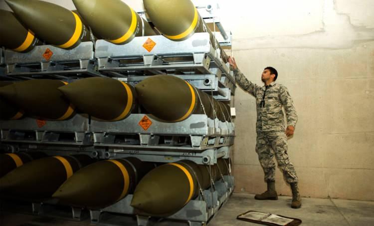 <p>Daha &ccedil;ok, &ouml;zel araştırmalar ve belli &uuml;r&uuml;nlerle sınırlı. &Ouml;rneğin GM'nin, Chevrolet Colorado pikap modelini temel alan hafif bir piyade timi aracı &uuml;reten bir savunma iştiraki var. Ancak s&ouml;z konusu girişimlerle otomobil şirketlerinin askeri sahadaki iştiraklerini arttırmak hedefleniyor.</p>
