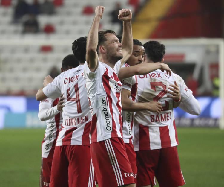 <p>14- ANTALYASPOR | 28 PUAN / -17 AVERAJ</p>
