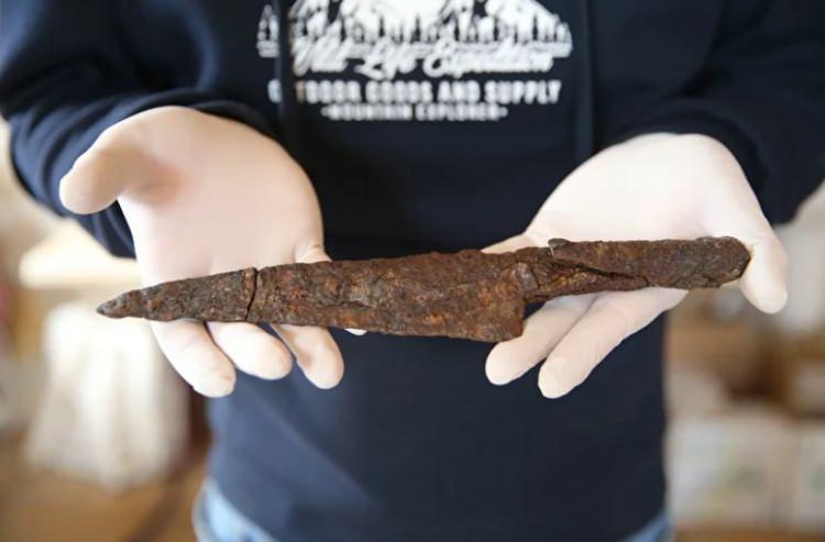 <p>Yapılan stratigrafik incelemeler, bı&ccedil;ak setinin milattan sonra 5. ve 6. y&uuml;zyıllara ait olduğunu ortaya koydu. Bu bulgu, Hadrianopolis ve &ccedil;evresinde hayvancılığın yaklaşık 1500 yıldır kesintisiz şekilde s&uuml;rd&uuml;r&uuml;ld&uuml;ğ&uuml;n&uuml; g&ouml;zler &ouml;n&uuml;ne seriyor.</p>
