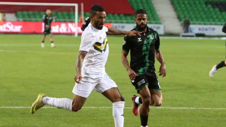 <p>Bu sonucun ardından Esenler Erokspor puanını 70'e y&uuml;kseltti.</p>
