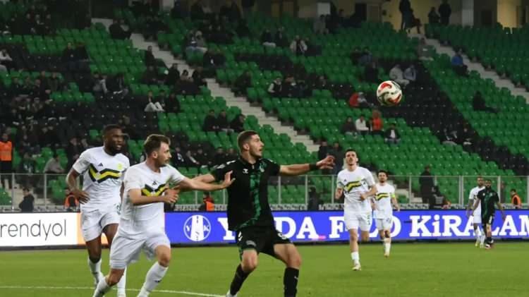 <p><strong>Boluspor'un Sakaryaspor'dan 9 puan &uuml;stte olması ve ikili averajı da elinde bulundurması nedeniyle Sakaryaspor, 1. Lig'e veda etti.</strong></p>
