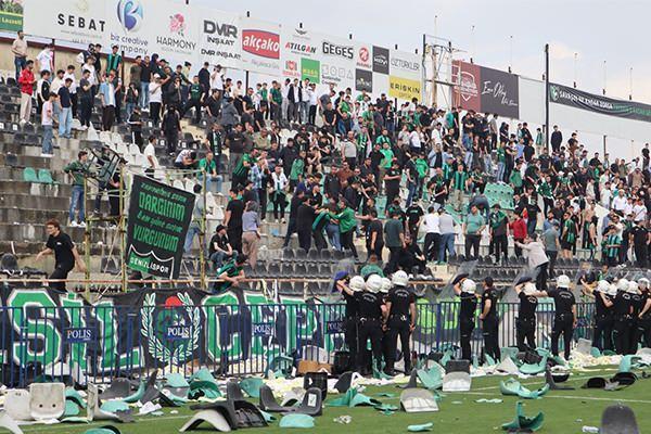 <p>Denizlispor, son olarak TFF 3. Lig'de tutunamadı ve S&uuml;per Amat&ouml;r Lig'e kadar geriledi.</p>
