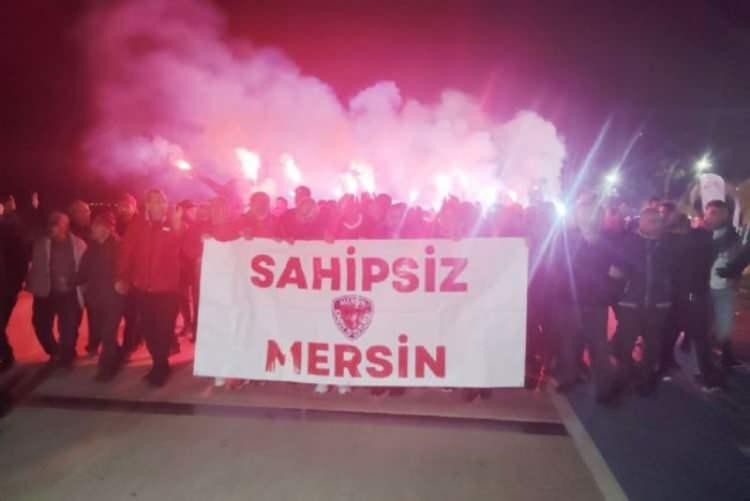 <p>Yeni Mersin İdman Yurdu, TFF 2. Lig'de m&uuml;cadele ederken &uuml;st &uuml;ste iki kez sahaya &ccedil;ıkmadığı gerek&ccedil;esiyle TFF tarafından bir alt lig olan 3. Lig'e d&uuml;ş&uuml;r&uuml;ld&uuml;.</p>
