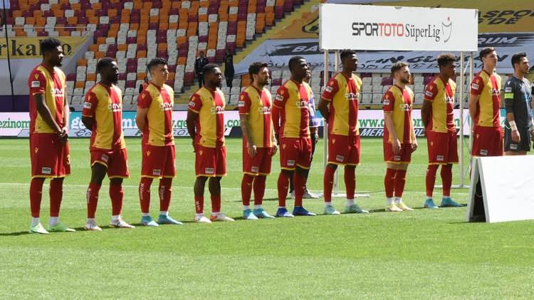 <p>Ekonomik sıkıntıların arttığı d&ouml;nemde&nbsp;kadro kurmakta zorlanan ve 2. Lig'de ma&ccedil;lara dahi &ccedil;ıkamayacak duruma gelen Yeni Malatyaspor,&nbsp;13 Aralık 2025 tarihinde oynanan Kırklarelispor ma&ccedil;ına &ccedil;ıkmadı ve kurallar gereği&nbsp;&nbsp;2. Lig'den 3. Lig'e d&uuml;ş&uuml;r&uuml;ld&uuml;.</p>
