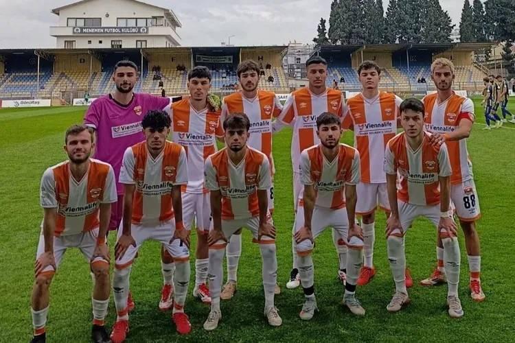 <p>Kırmızı Grup'ta istediği sonu&ccedil;ları alamayan&nbsp;&uuml;st &uuml;ste mağlubiyetler yaşayan Adanaspor, bu sonu&ccedil;la birlikte 19 yıl aradan sonra tekrar profesyonel liglerin en alt kademesi olan 3. Lig'e gerilemiş oldu.</p>
