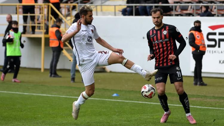 <p>Deprem sonrası toparlanma s&uuml;recinde b&uuml;y&uuml;k zorluklar yaşayan Hatay temsilcisi, S&uuml;per Lig'den d&uuml;şt&uuml;kten sonra 2025-26 sezonunda 1. Lig'de de son sıralarda kalarak TFF 2. Lig'in yolunu tuttu.</p>
