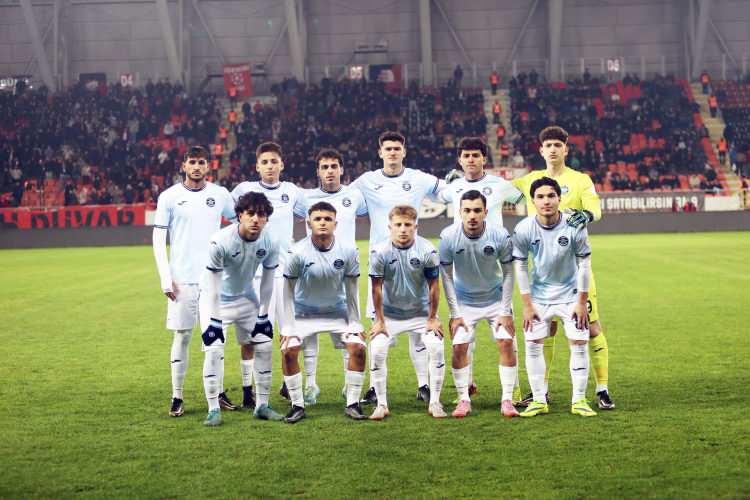 <p>Halihazırda -54 puanda bulunan ve eşine &ccedil;ok az rastlanan bir tablo i&ccedil;erisinde olan Mavi - Şimşekler, gelecek sezon TFF 2. Lig'de m&uuml;cadele edecek.</p>
