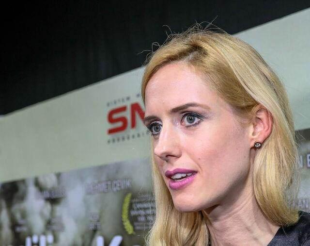 <p><span style="color:#FF0000"><strong>"BEN NADİR İSİMLERİ SEVİYORUM"</strong></span></p>

<p><strong>Eski isimleri &ccedil;ok sevdiğini dile getiren &uuml;nl&uuml; oyuncu, "Wilma da &ccedil;ok eski bir isim, M&uuml;cella da eski bir isim. Ben nadir isimleri seviyorum. Şimdi tesad&uuml;fen bizim b&uuml;t&uuml;n aile 'M' harfli. M&uuml;cella ismini &ccedil;ok seviyorum, zaten b&uuml;t&uuml;n d&uuml;nyada kulağa hoş geliyor." diye konuştu.</strong></p>
