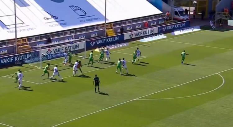 <p>İşte İrfan Can Kahveci'nin Alanyaspor'a attığı ve g&uuml;ndem olan o gol&uuml;n farklı a&ccedil;ıları:<br />
<br />
(*** G&ouml;r&uuml;nt&uuml; yayıncı kuruluş beIN SPORTS'tan alındı)</p>
