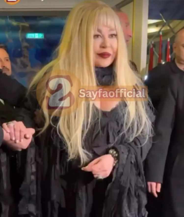 <p>SON HALİ SEVENLERİNİ &Uuml;ZD&Uuml;</p>

<p>&nbsp;</p>
