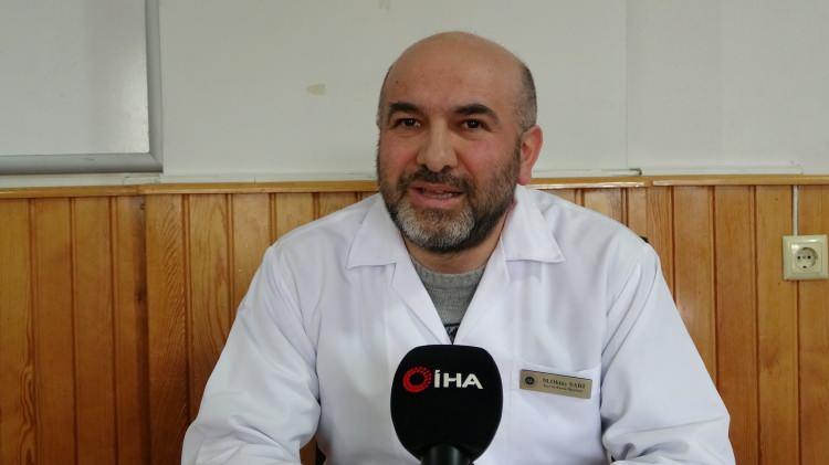 <p>&Ouml;mer Sabri Akpolat'ın sınıf &ouml;ğretmeni Mustafa Oktay Sarı, &ouml;ğrencisinin kursa ilk geldiği g&uuml;nden itibaren dikkat &ccedil;ektiğini belirtti.</p>

<p>&nbsp;</p>

<p>Akpolat'ın &ouml;ğrenme isteği ve azmiyle kısa s&uuml;rede fark oluşturduğunu ifade eden Sarı, <em><strong>"Kendisini denedik, sınırlarını zorladık. Verdiğimiz her g&ouml;revi başarıyla yerine getirdi. Bu başarısı, azmin ve disiplinli &ccedil;alışmanın somut bir g&ouml;stergesidir. Arkadaşlarına da &ouml;rnek oldu."</strong> </em>diye konuştu.</p>
