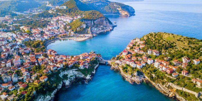 <p><strong>BARTIN&nbsp;(ZONGULDAK'A BAĞLIYDI)</strong></p>

<p>1991'de il oldu.</p>
