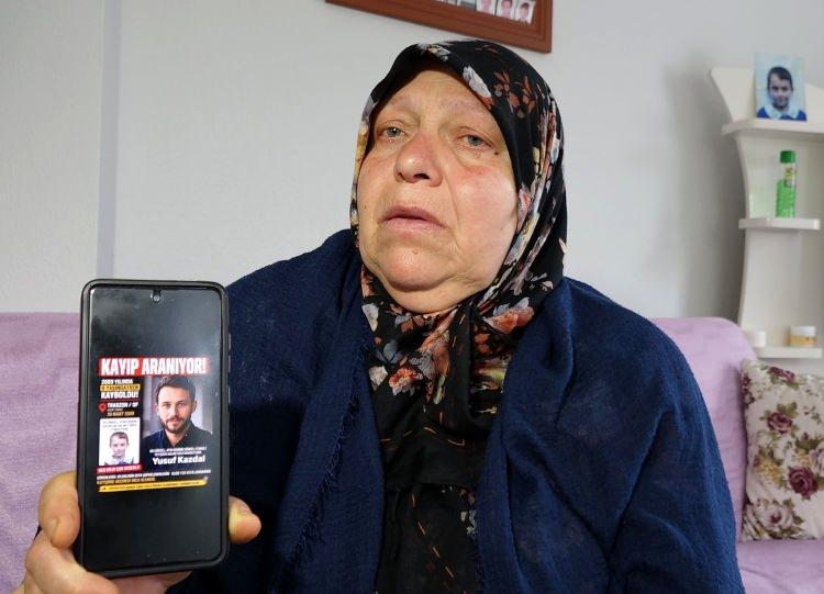 <p><strong><span style="color:#A52A2A">"UMUDUM Hİ&Ccedil; KAYBOLMADI"</span></strong></p>

<p>&nbsp;</p>

<p>Anne Esma Kazdal ise yaşadıkları s&uuml;reci şu s&ouml;zlerle anlattı:&nbsp;</p>

<p>&nbsp;</p>

<p><strong><em>"Umudum hi&ccedil; kaybolmadı. Oğlum gelecek diye her zaman bir umudum var. Bu s&uuml;re&ccedil;te hayatımız, &ouml;l&uuml;ym&uuml;ş&uuml;z gibi devam etti. &Ouml;l&uuml; gibi yaşıyoruz. Yaşamak zorundayız. D&uuml;şmanımızı bilmiyoruz. Yusuf i&ccedil;in mezar taşı yaptırmıştık. Boş bir mezar yapmıştık. Bir g&uuml;n gelip, 'Mezarı a&ccedil;acağız&rsquo; dediler. A&ccedil;ıp baktılar, hi&ccedil;bir şey yok. Mezar taşına da Kayıp Yusuf yazdırmıştık. Bir s&uuml;re &ouml;ylece mezar başına gidip geldik, <span style="color:#A52A2A">boş mezarda dua edip, ağladık. </span>Yol genişletilmesi &ccedil;alışmalarında mezarı ve taşını kaldırttılar.</em></strong></p>
