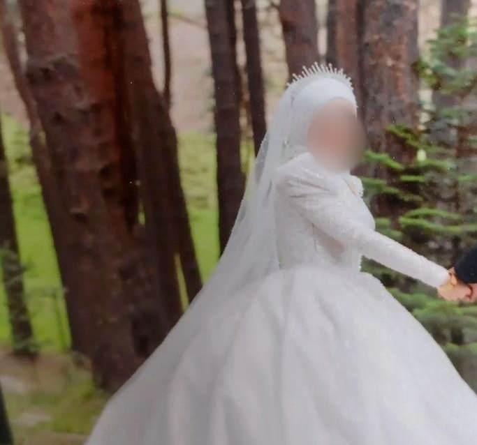 <p>Olay, d&uuml;n akşam saatlerinde Gerede il&ccedil;esine bağlı Kitirler Mahallesi'nde meydana geldi. Anne Serpil C. (30), hen&uuml;z bilinmeyen bir sebeple 2 aylık olan kızı Ela'nın boğazını kesti.</p>
