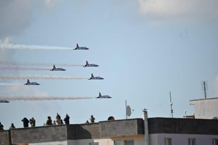 <p>&Ccedil;anakkale&rsquo;de ise T&uuml;rk Yıldızları, Anadolu Hamidiye Tabyası ve &Ccedil;anakkale Boğazı semalarında boy g&ouml;sterdi.&nbsp;</p>
