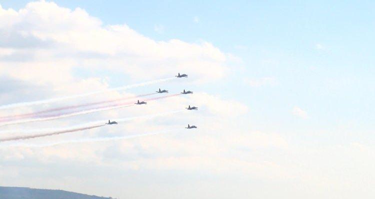 <p>G&ouml;sterinin milli duyguları pekiştirdiğini belirten Hatice Oyan ise,&nbsp;<strong>"Muhteşem bir atmosfer vardı, insanın t&uuml;yleri diken diken oluyor. &Ccedil;ok gurur verici bir tablo. İyi ki T&uuml;rkiye&rsquo;deyiz"&nbsp;</strong>ifadelerini kullandı.</p>

<p>&nbsp;</p>
