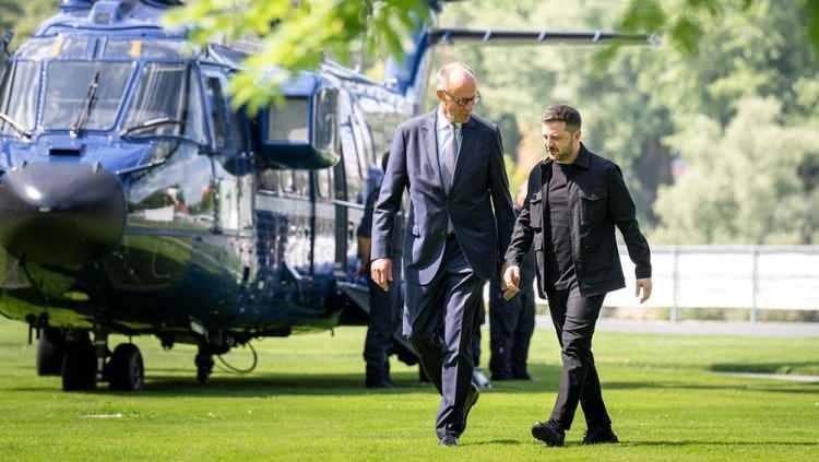 <p>Rusya-Ukrayna savaşı, Avrupa'yı silahlanma yarışına soktu. Bir&ccedil;ok &uuml;lke 24 Şubat 2022'de başlayan Rusya-Ukrayna savaşı sonrasında savunmasına yatırım yaparken; savunma politikalarında ve harcamalarında d&ouml;n&uuml;m noktası yaşayan Almanya'nın da hızla silahlanmaya devam ettiği rakamlarla ortaya &ccedil;ıktı.</p>
