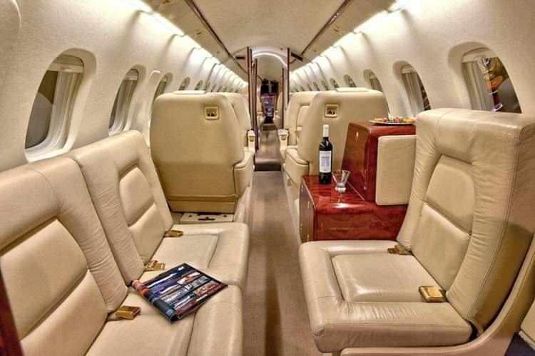 <p><span style="color:#B22222"><strong>P.180 AVANTI VERSİYONLARI:</strong></span></p>

<p>&nbsp;</p>

<p><span style="color:#B22222"><strong>P.180 Avanti I:</strong></span> İlk model, 1986'da piyasaya sürüldü.</p>

<p>&nbsp;</p>

<p><span style="color:#B22222"><strong>P.180 Avanti II:</strong></span> Geliştirilmiş motor performansı ve aviyonik sistemler.</p>

<p>&nbsp;</p>

<p><span style="color:#B22222"><strong>P.180 Avanti EVO:</strong></span> Daha yüksek yakıt verimliliği, sessiz uçuş özellikleri ve modernizasyon.</p>
