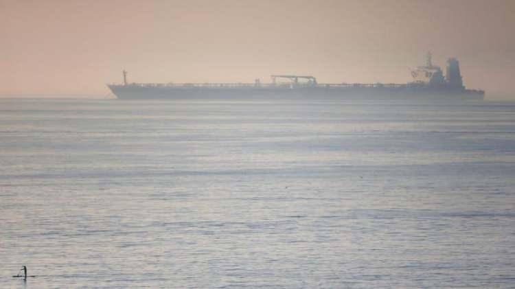 <p>İngiltere'den Financial Times (FT) gazetesinin, y&uuml;k takibi şirketi Vortexa'nın verilerine dayandırdığı haberinde, ABD'nin H&uuml;rm&uuml;z Boğazı'nda İran limanlarına giriş ve &ccedil;ıkış yapan gemilere y&ouml;nelik deniz ablukasını başlatmasından bu yana, İran ile bağlantılı en az 34 tankerin K&ouml;rfez'e giriş ya da &ccedil;ıkış yapmayı başardığı belirtildi.</p>
