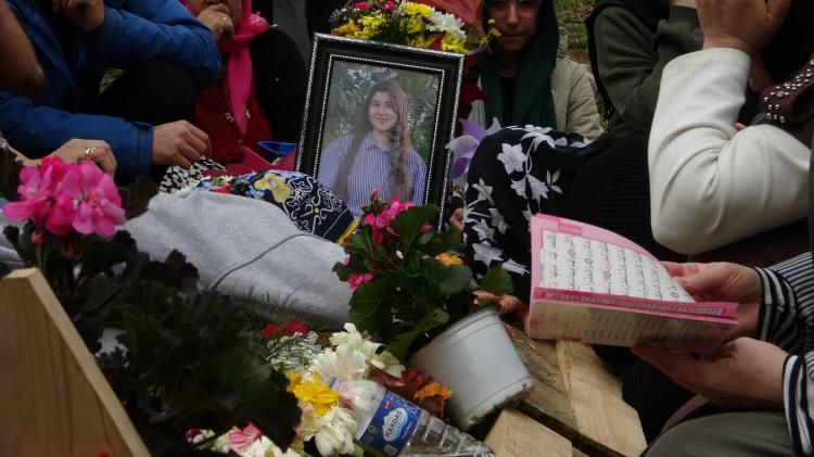 <p>Giresun'da "&ccedil;ocuğa karşı cinsel taciz" su&ccedil;undan tutuksuz yargılanan ve G&ouml;rele Belediye Başkanlığı g&ouml;revinden uzaklaştırılan Hasbi Dede'nin yargılanmasına devam edildi.</p>

<p>&nbsp;</p>

<p>Dede, partisinden de ihra&ccedil; edilmişti.&nbsp;</p>
