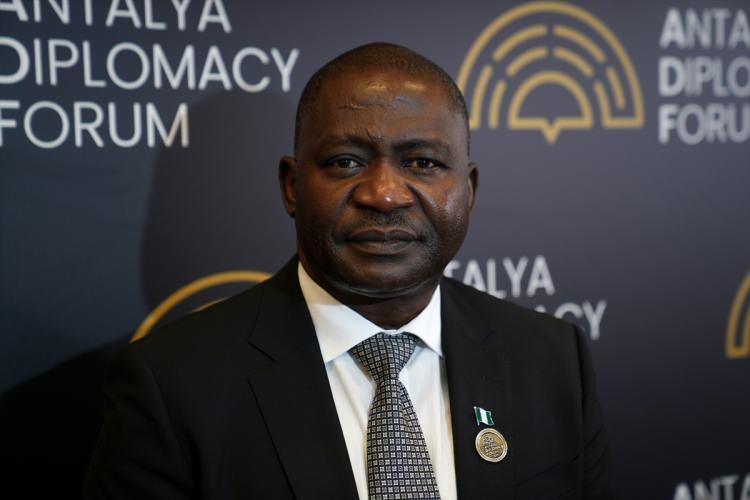 <p><strong>İLK OLARAK EĞİTİM</strong></p>

<p>Bu kapsamdaki en &ouml;nemli adımlardan biri T&uuml;rkiye ile atıldı. Antalya Diplomasi Forumu'na katılan Nijerya Savunma Bakanı Christopher Musa, Ankara ile kapsamlı bir savunma anlaşması imzaladıklarını duyurdu.</p>

<p>&nbsp;</p>
