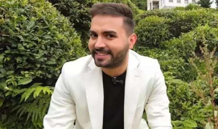 <p><strong>Temizlik konusundaki titizliği ve televizyon programlarıyla geniş kitleler tarafından tanınan Kadir Ezildi, bu kez sosyal medya paylaşımıyla g&uuml;ndeme geldi.&nbsp;</strong></p>
