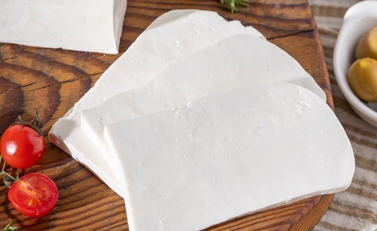 <p>"S&uuml;habey" markalı yarım yağlı taze beyaz peynirin yağ oranının d&uuml;ş&uuml;k olduğu belirlendi.</p>
