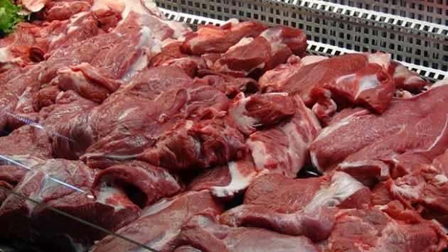 <p>Mersin'de bulunan "G&ouml;ksel Yemek&ccedil;ilik" ve "Onur Tantuni" adlı işletmelerin vatandaşa "tek tırnaklı" (at ve eşek eti) yedirdiği belirlendi.</p>

<p>"Pekmez D&uuml;nyası"na ait bitkisel karışımlı macunda ise ila&ccedil; etken maddesi tespit edildi.</p>
