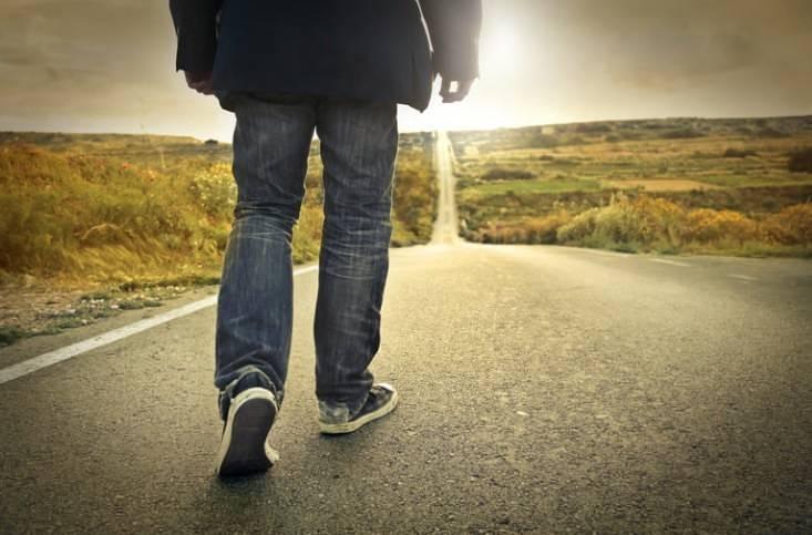 <p>Kimlik kontrol&uuml; sırasında ise adamın eşi tarafından kayıp olarak bildirildiği ortaya &ccedil;ıktı. Bunun &uuml;zerine yetkililer eşine ulaştı. Adam, eşi gelene kadar bir otelde konakladıktan sonra onunla birlikte evine d&ouml;nd&uuml;.</p>
