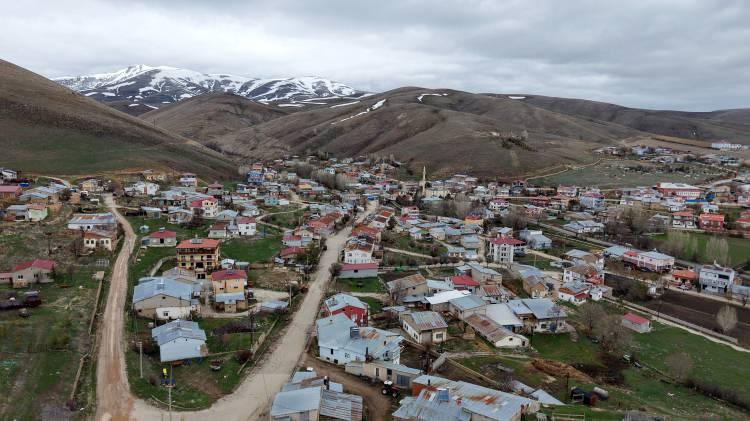 <p>G&uuml;m&uuml;şhane'nin&nbsp;K&ouml;se il&ccedil;esine bağlı Salyazı k&ouml;y&uuml; halkı,&nbsp;bedelsiz arazi teklifinde devlete hibe etmek istediklerini kaydetti.&nbsp;<span style="color:rgb(165, 42, 42)"><strong><em>Teklifin nedenini duyan şaşkınlığını gizleyemedi.&nbsp;</em></strong></span></p>
