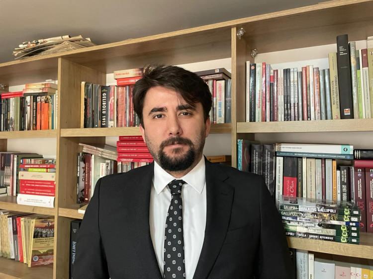 <p>&Ccedil;anakkale Savaşları Enstit&uuml;s&uuml; M&uuml;d&uuml;r&uuml; Utkan Emre Er, tıp tarihi ve istatistik bilimi a&ccedil;ısından eşsiz bir değere sahip olan bu belgenin detaylarını ve asker&icirc; literat&uuml;re sunduğu yeni perspektifleri paylaştı.</p>
