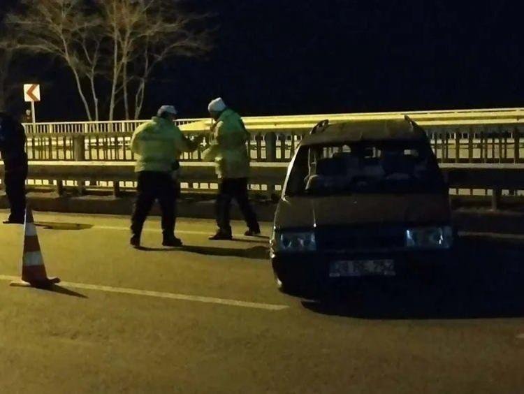 <p>HASBİ DEDE &Ccedil;ALIŞANLARINA SU&Ccedil; ATMIŞTI</p>

<p>&nbsp;</p>

<p>Duruşmada Hasbi Dede'nin, "Mesajları, sosyal medya hesabımı kullanan belediye &ccedil;alışanları atmış olabilir" dediği G&ouml;rele belediyesi Basın Halkla İlişkiler M&uuml;d&uuml;rl&uuml;ğ&uuml;nde &ccedil;alışan personel de tanık olarak dinlendi.</p>

<p>&nbsp;</p>

<p>&Ccedil;alışanlardan 3'&uuml;, sosyal medya hesaplarını kullanmadıklarını s&ouml;ylerken, Onur Dağdelen ise belediyeye ait telefondan belediyenin sosyal medya hesaplarını y&ouml;nettiğini ancak, Hasbi Dede'nin &ouml;zel mesajlarına bakmadığını anlattı.</p>
