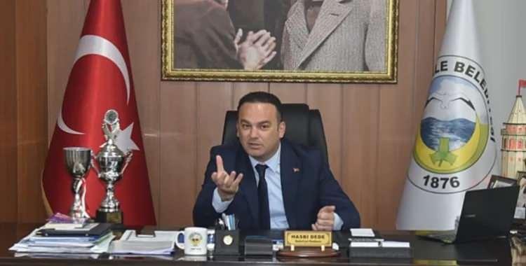 <p>AĞZA ALINMAYACAK LAFLAR</p>

<p>&nbsp;</p>

<p>Avukat Sarıal, "M&uuml;vekkilim şikayet&ccedil;i olunca, anne Nuray Torun sosyal medyadan sahte hesapla, "&Ouml;nce kızını muayene ettir ve sonucu T&uuml;rkiye ile paylaş. Annesi kızına arkadaşlarıyla g&ouml;r&uuml;şmesi i&ccedil;in ortam sağlıyor" şeklinde tehdit edildi" dedi.</p>
