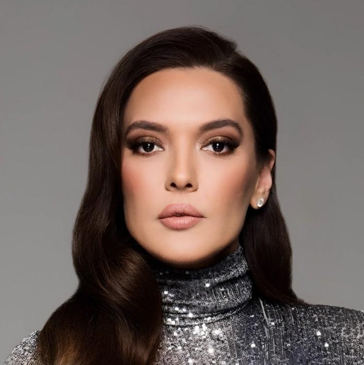 <p><strong>&Uuml;nl&uuml; şarkıcı <span style="color:#A52A2A">Demet Akalın,</span> ge&ccedil;tiğimiz g&uuml;nlerde <span style="color:#B22222">'Gırgıriye M&uuml;zikali'nin</span> galasında muhabirlere r&ouml;portaj veren <span style="color:#B22222">G&uuml;lben Ergen'e </span>tepki g&ouml;stermişti.</strong></p>
