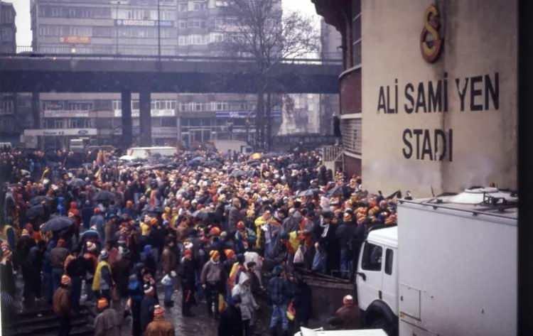 <p><span style="color:#B22222"><strong>1993&nbsp;| Galatasaray</strong></span></p>
