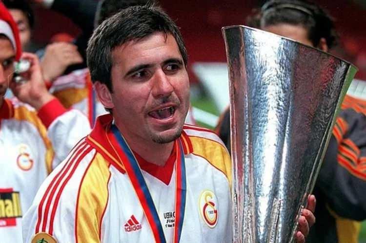 <p><span style="color:#B22222"><strong>2000&nbsp;| Galatasaray</strong></span></p>

<p>&nbsp;</p>
