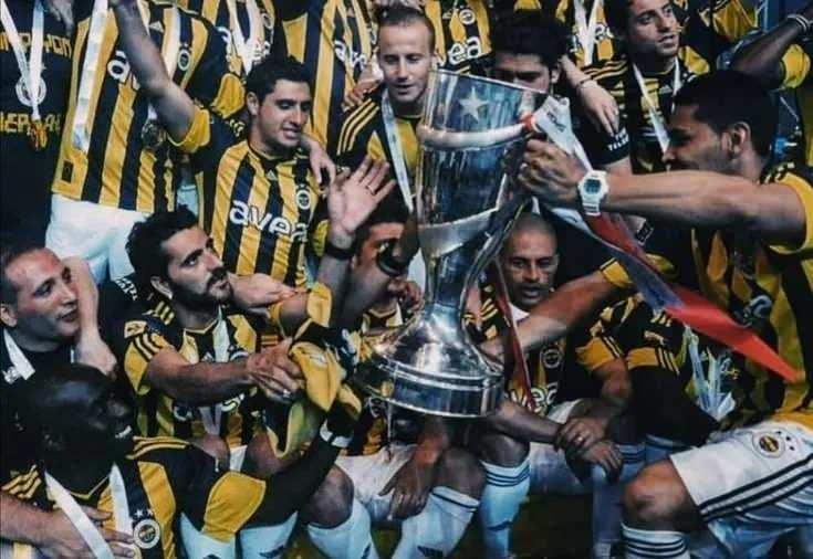 <p><span style="color:#B22222"><strong>2011 |&nbsp;Fenerbah&ccedil;e</strong></span></p>
