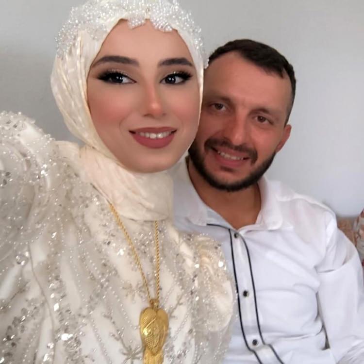 <p>&Ccedil;avdır il&ccedil;esi K&uuml;&ccedil;&uuml;kalan k&ouml;y&uuml;nde d&uuml;n akşam kına eğlencesi yapan Ayşeg&uuml;l Maral ile Fatih &Ouml;zaslan, d&uuml;ğ&uuml;n sonrası oturacakları eve gitti.</p>

<p>&nbsp;</p>
