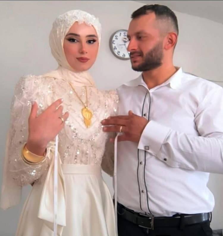 <p>Maral ve &Ouml;zaslan'ın banyoda şofbendeki elektrik akımına kapılıp yaşamlarını yitirdiği ihtimali değerlendiriliyor.&nbsp;</p>
